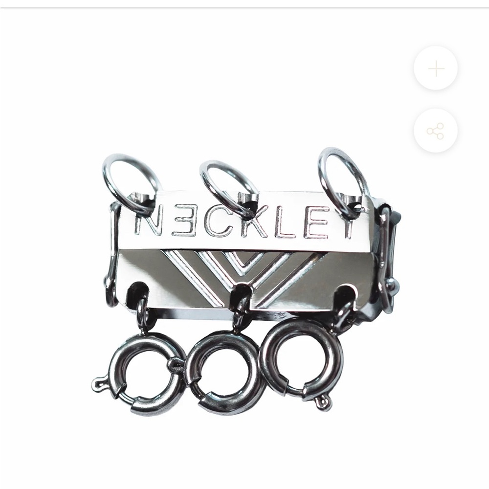 NECKLET™ TRIPLE LAYERING CLASP – STAINLESS STEEL in silver! New in box.